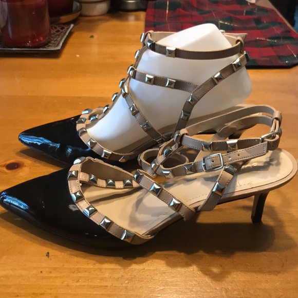 BCBG women’s Beige/Blk. Patent Heels - Picture 4 of 7